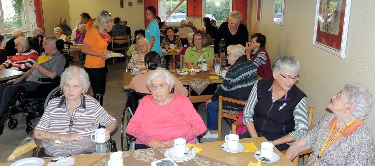 Frauenunion-Grafenwöhr-Senioren-Altersheim-Kaffeekränzchen-Musik
